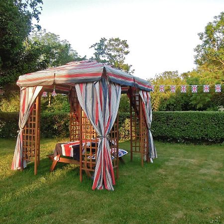Fosse Farmhouse Holiday Cottages Chippenham  Exteriör bild