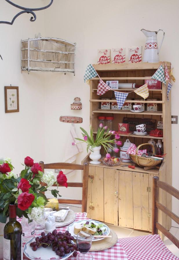Fosse Farmhouse Holiday Cottages Chippenham  Exteriör bild