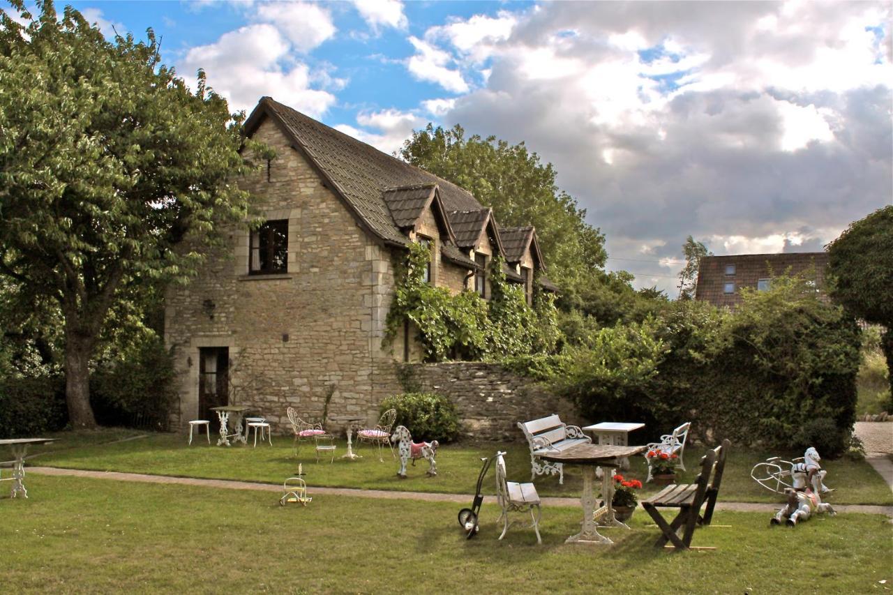 Fosse Farmhouse Holiday Cottages Chippenham  Exteriör bild