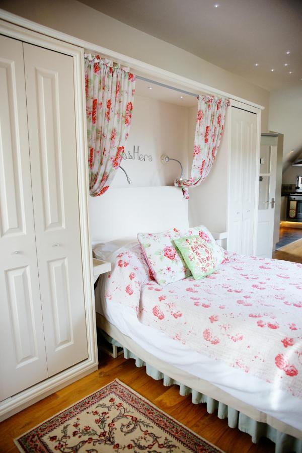 Fosse Farmhouse Holiday Cottages Chippenham  Exteriör bild