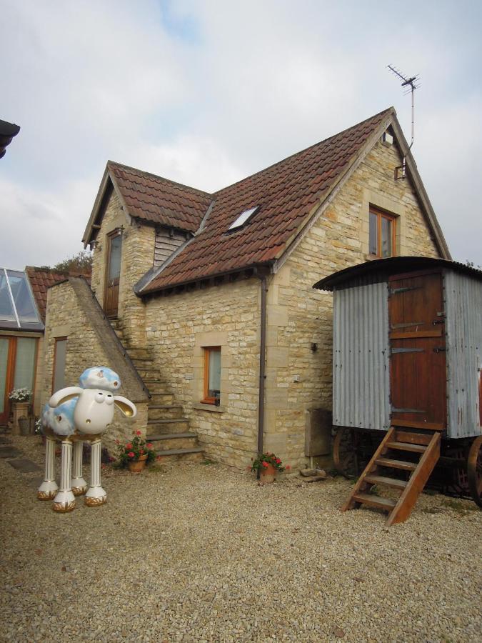 Fosse Farmhouse Holiday Cottages Chippenham  Exteriör bild