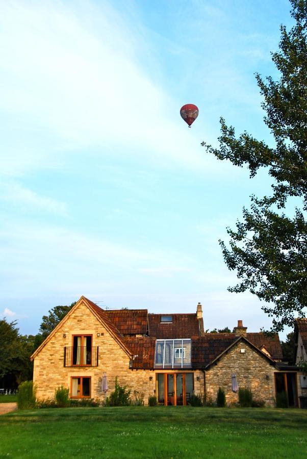 Fosse Farmhouse Holiday Cottages Chippenham  Exteriör bild