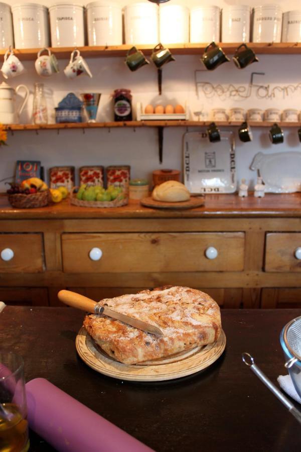 Fosse Farmhouse Holiday Cottages Chippenham  Exteriör bild